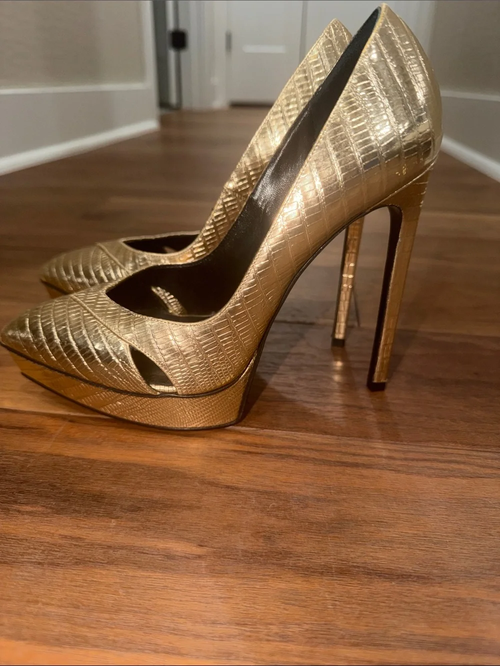 Saint Laurent Gold Croc-Embossed Leather Pointed Toe Pumps size 37 - Picture 5 of 8